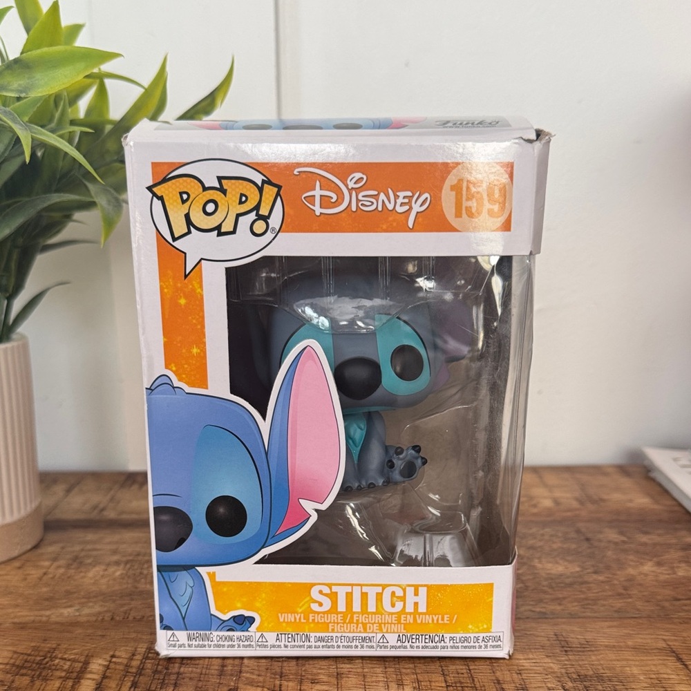 Funko Pop Disney: Lilo & Stitch - Stitch
Seated Vinyl Figure #159